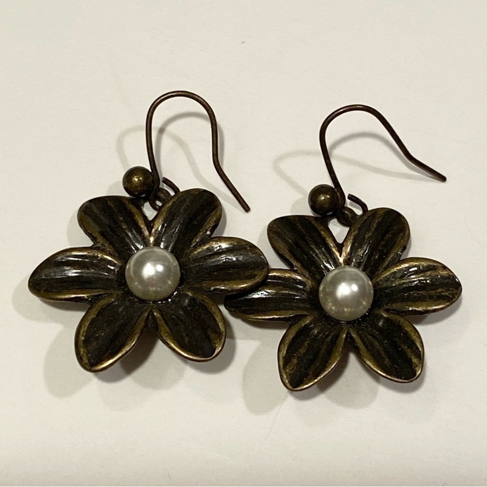 Bronze Black Flower Dainty Daisy Dangle Earrings with Pearls
